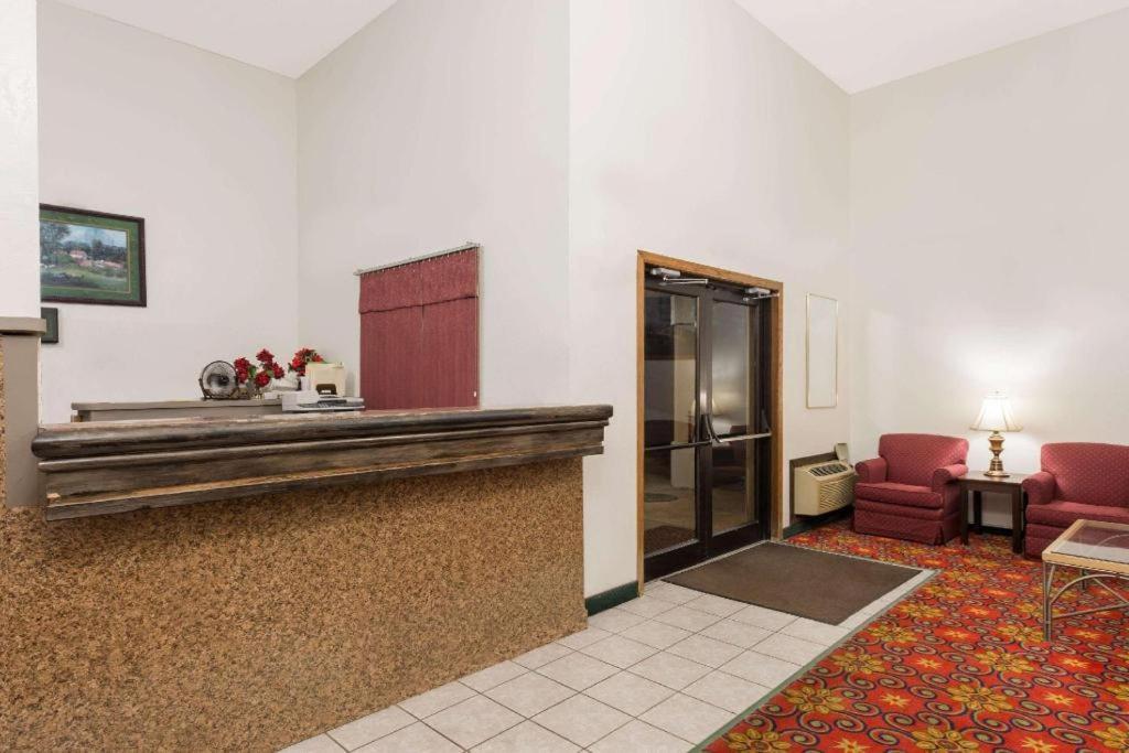 Quality Inn & Suites 地球城 外观 照片
