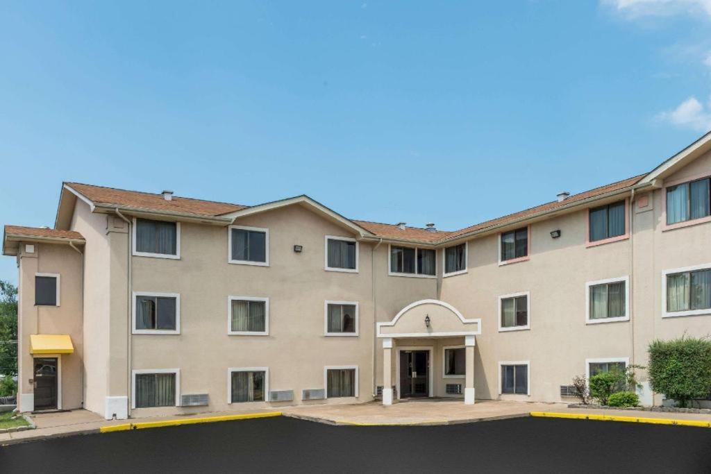 Quality Inn & Suites 地球城 外观 照片