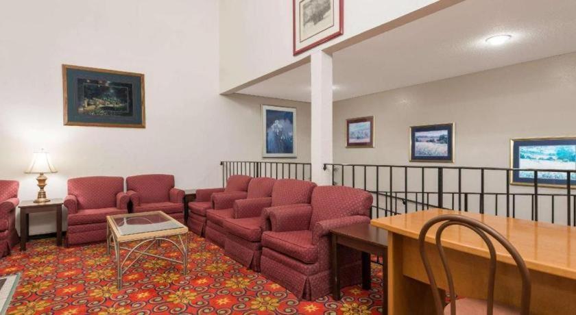 Quality Inn & Suites 地球城 外观 照片